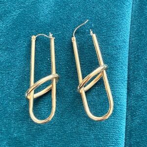 Elegant 14k Gold Hoop Earrings